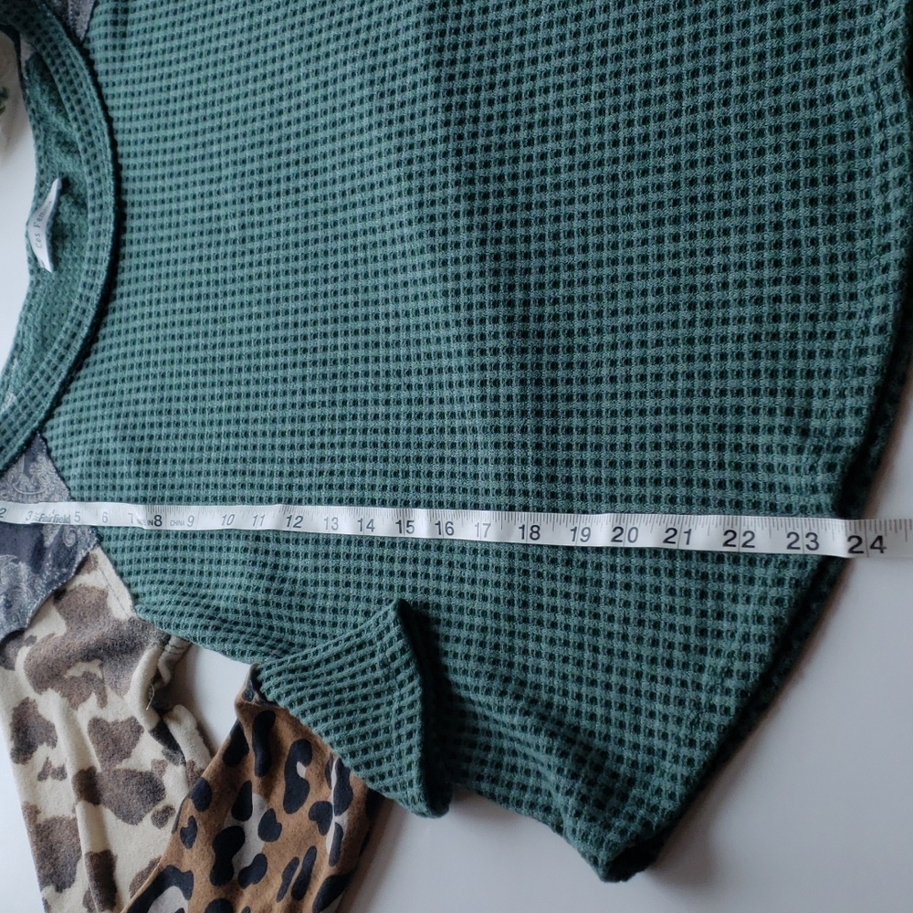 Ces Femme green waffle animal print color block long sleeve knit top small - Picture 7 of 7